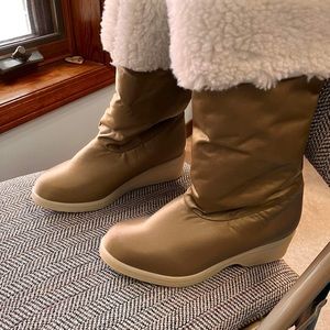 Linda Lundstrom winter boots gold sz 7.